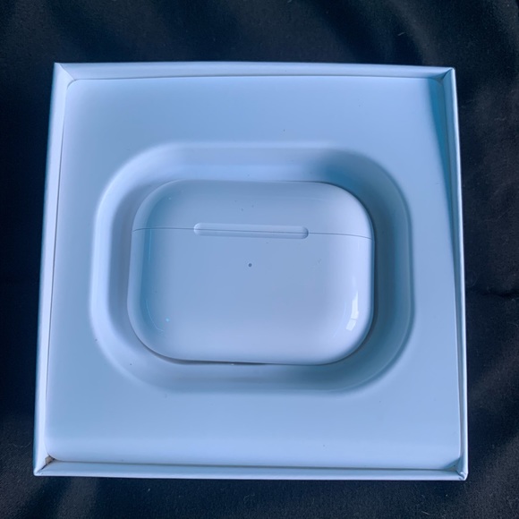 Apple airpod 3rd generation new (7 available) - Picture 6 of 16